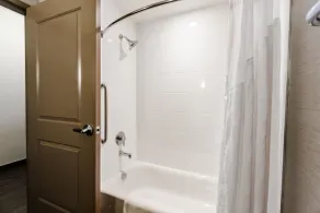 Holiday Inn Express & Suites Spruce Grove - Stony Plain by IHG - Bathroom