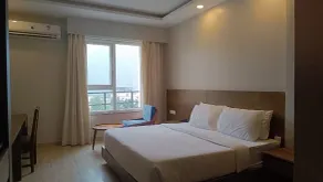 Royalistiq - Room