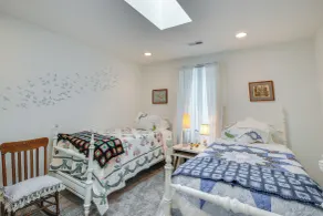 Spacious & Secluded Shook Home w/ Private Hot Tub! - Innvendig