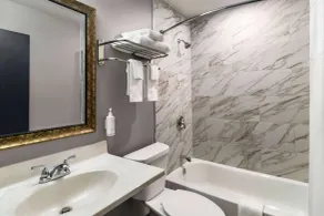 Super 8 by Wyndham Columbus Edinburgh - Salle de bain