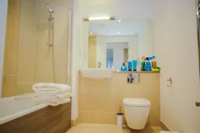 EXECUTIVE 2 BED APARTMENT - Badrum