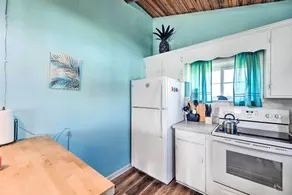 NY! Airy Oceanside Home w / Deck - Steg till stranden! - Interiör