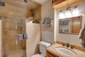 Bright Downtown Telluride Condo - Steps to Lift! - Intérieur