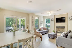 Hemphill Vacation Rental w/ Pool, Walk to Lake! - Innvendig