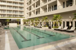 Staybridge Suites Yas Island Abu Dhabi by IHG - Piscina