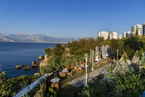 Lucky Monkey Hotel - Restaurant