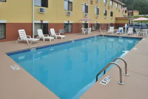 Econo Lodge Cartersville-Emerson Lake Point - Vue de la chambre