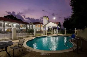 Super 8 by Wyndham Houston/Brookhollow NW - Piscina