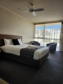 Jane Eliza Motor Inn - Room