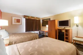 Quality Inn & Suites I-35 near Frost Bank Center - Chambre