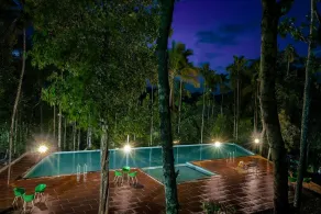 Kings Flora Luxury Organic FarmResort - Basseng