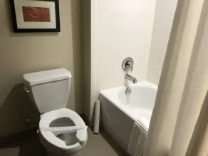 Comfort Suites Hartville-North Canton - Baño
