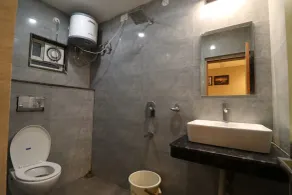 HOTEL PRATAP GRAND - Bathroom