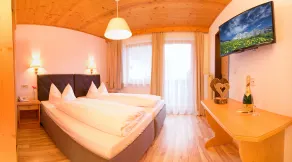 Double room, shower or bath, toilet - Camera