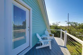 Seaside Cottage w/ Private Pier - 3 Miles to Beach - Intérieur