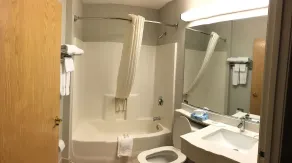 Microtel Inn & Suites by Wyndham Philadelphia Airport - Salle de bain