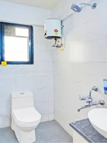 Super Townhouse Hitech City Near Yashoda Hospital - Bathroom