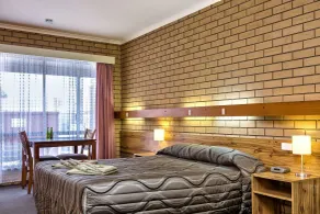 Holbrook Town Centre Motor Inn - Room