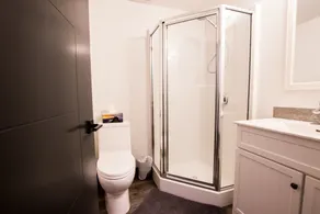 The Burfield - Bathroom