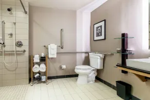 Cambria Hotel Pittsburgh - Downtown - Bathroom