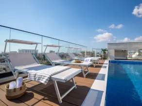 Sanders Crystal 1 Precious 3 Bdr Apt With Shared Pool - Pool