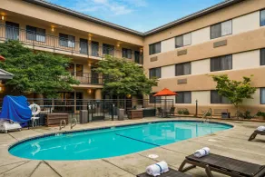 Oxford Suites Redding - Vue de la chambre