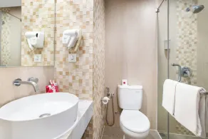 favehotel Malioboro - Yogyakarta - Bathroom