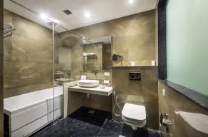 Lords Inn Chandigarh Zirakpur - Bathroom