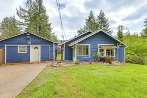 10 Mi to South Beach & Newport: Home w/ Deck! - Interior