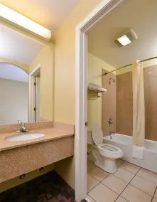 Americas Best Value Inn and Suites Little Rock - Badeværelse