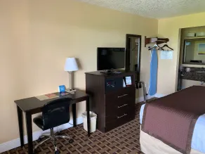 Days Inn by Wyndham Fort Lauderdale-Oakland Park Airport N - Room