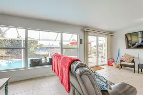 Riverfront Florida Retreat w/ Pool, Patio & Grill! - Innenbereich