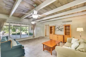 8 Mi to Dtwn: Spacious Home w/ Fire Pit in Fresno! - Interiör