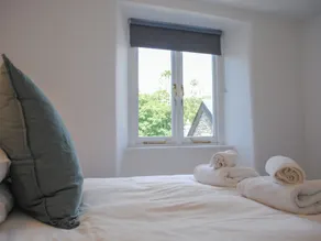 2 Court Cottages - Room