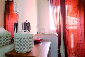 Simply Studio Apartment at Green Pramuka City By Travelio - Baño