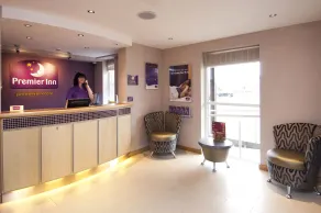 Premier Inn Llanelli Central West - Recepción