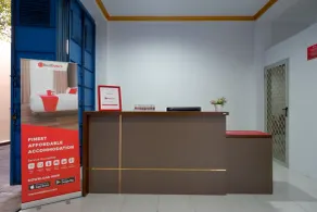 RedDoorz near GOR Satria 3 - Reception