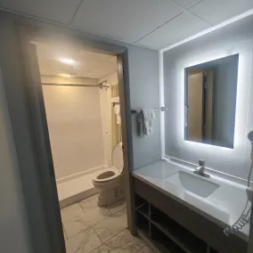 Mountain Vista Inn & Suites - Walking Distance to the Island - Habitación