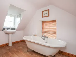Bwthyn Bach - Bathroom