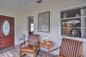 Tampa Bay Area Cottage w/ Gas Grill and Fire Pit! - Intérieur