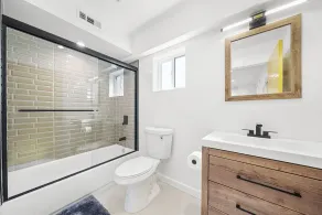 Downtown LA Stylish Bedrooms - Badezimmer