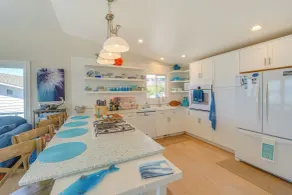 Stunning Home in Coupeville w/ Deck + Beach Access - Innvendig
