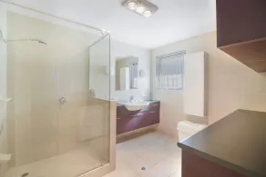 Unit 3 at 4 Pelican Street, Peregian Beach, Noosa Shire - Badeværelse