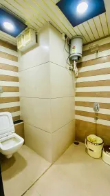 Hotel Shree Shivay Omkareshwar - Bathroom