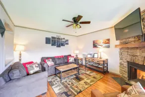 All-Season Retreat w/ Deck in Beech Mountain! - Interiör