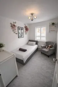 Grand 4-bed House in Ebbsfleet Valley, Garden & Parking Space - Habitación