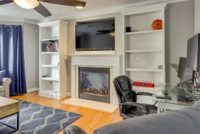 Centrally Located Hampton Roads Home w/ Game Room! - Interiør