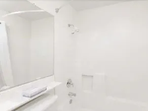 Days Inn by Wyndham San Marcos - Salle de bain