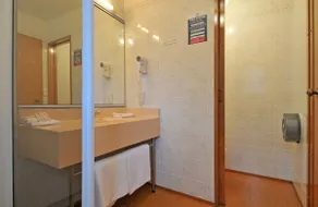 Aotea Lodge Porirua - Baño
