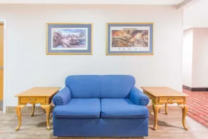 Super 8 by Wyndham Bedford - Lobby